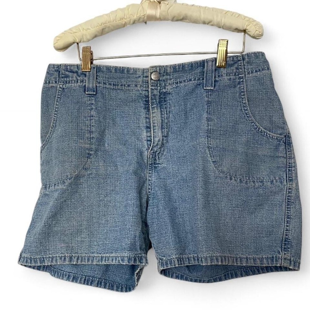Y2K Levi's light wash denim shorts